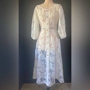 Elegant White Floral applique Dress size small